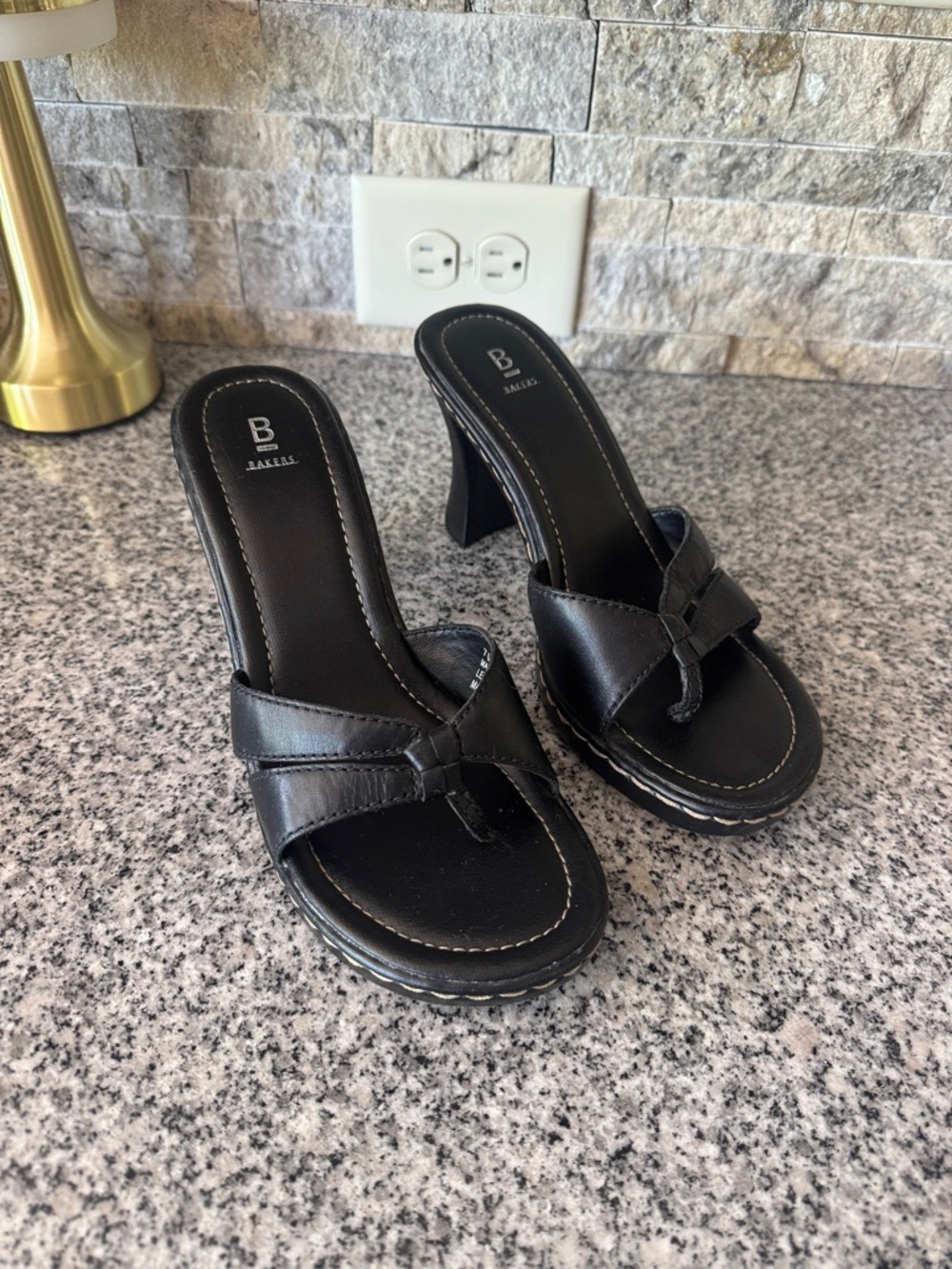 Bakers Black Leather Thong Heel Sandals - Size 7.5 - NWT